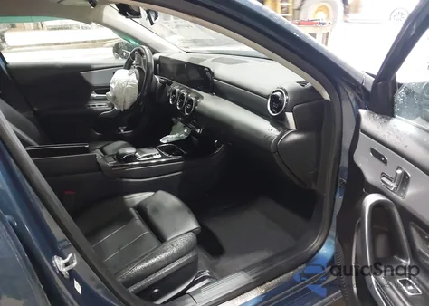 2020 Mercedes-Benz A 220 4Matic z USA, uszkodzony, nr VIN W1K3G4FB1LW045836